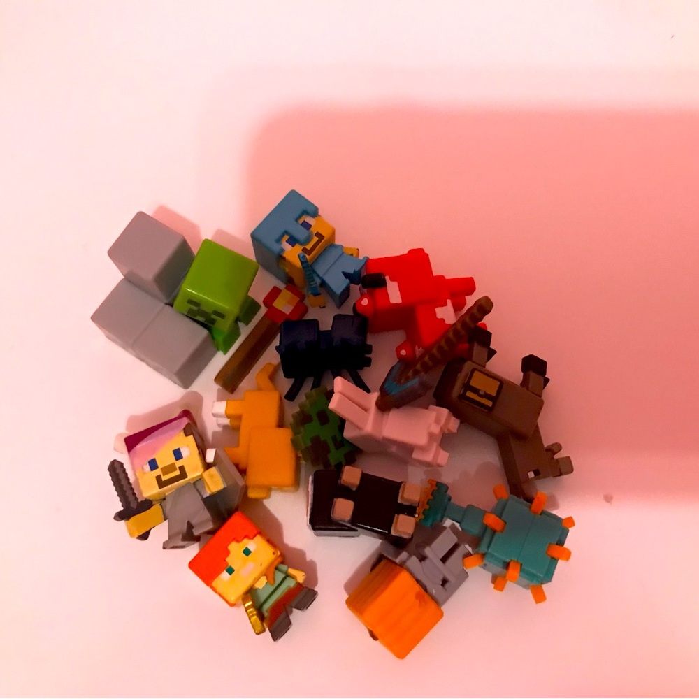All different Minecraft figures from the blind boxes
